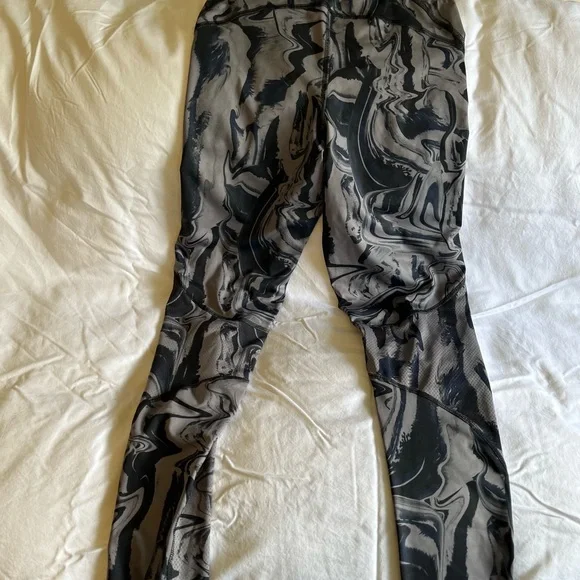 🌺NWT Nike Hypercool tight fit Tights; Gray and Black.. Medium - Picture 4 of 10